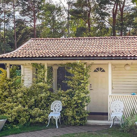 1 Bedroom Amazing Home In Hoellviken Bagian luar foto