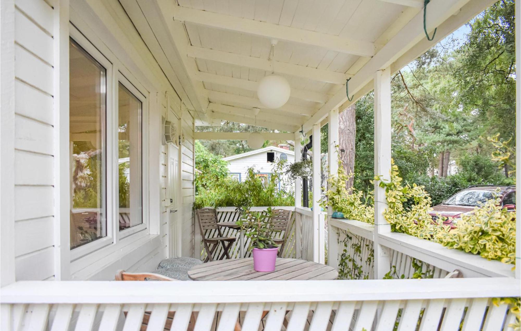 1 Bedroom Amazing Home In Hoellviken Bagian luar foto