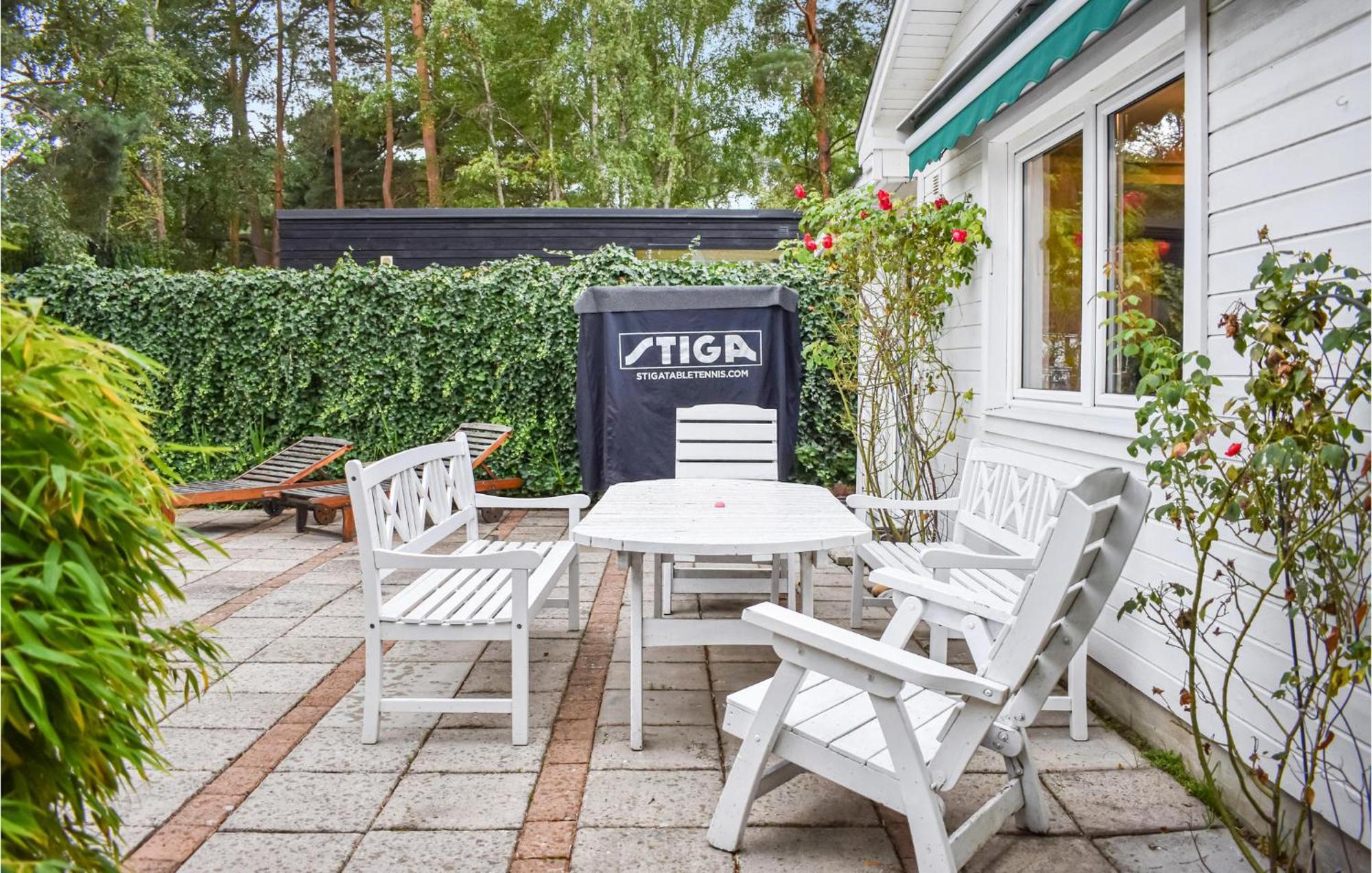 1 Bedroom Amazing Home In Hoellviken Bagian luar foto
