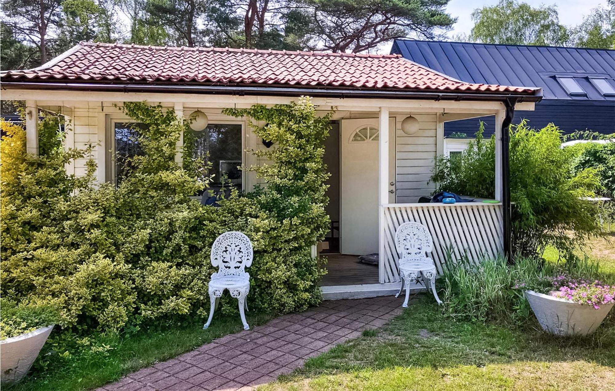 1 Bedroom Amazing Home In Hoellviken Bagian luar foto