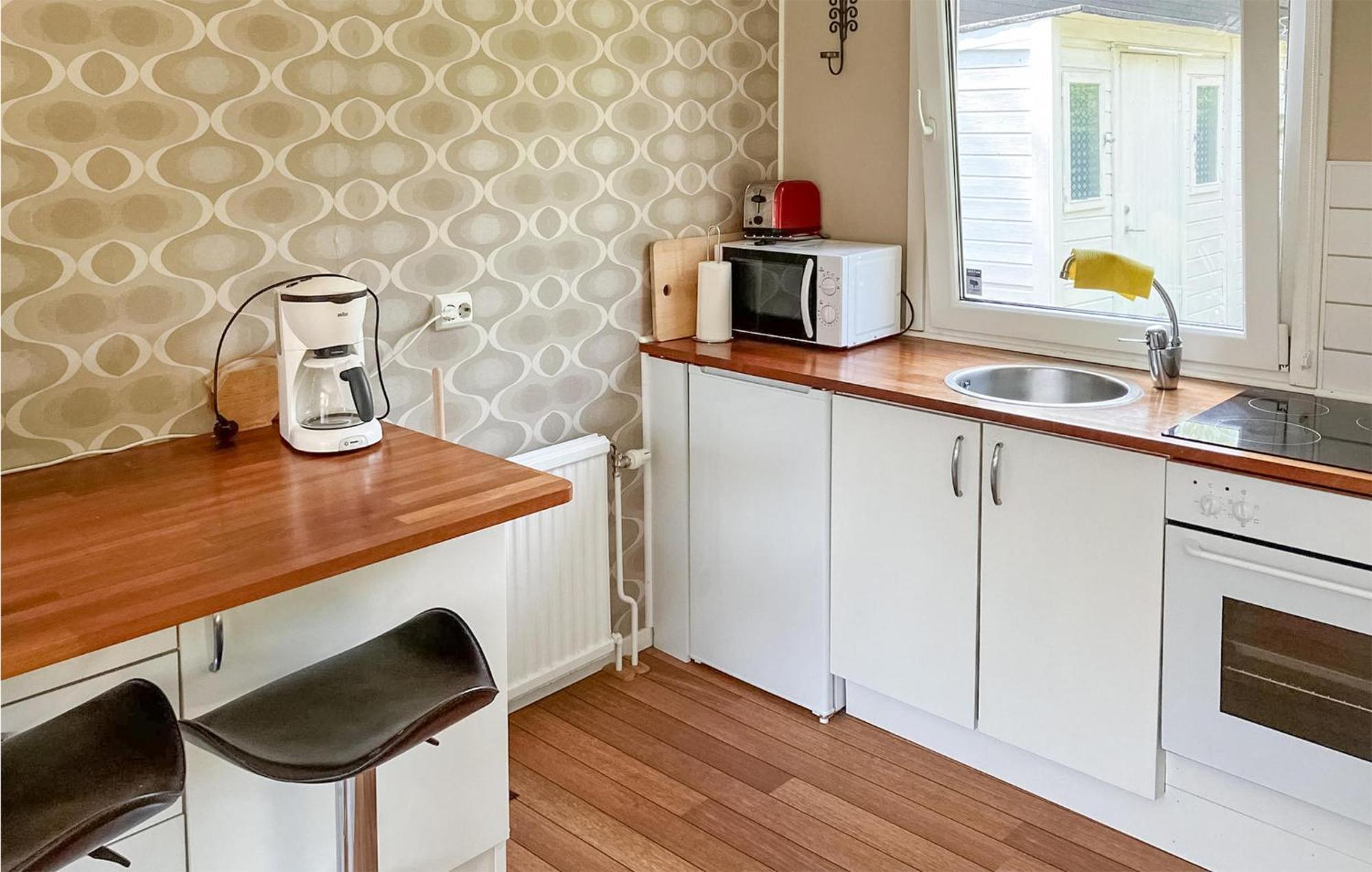 1 Bedroom Amazing Home In Hoellviken Bagian luar foto