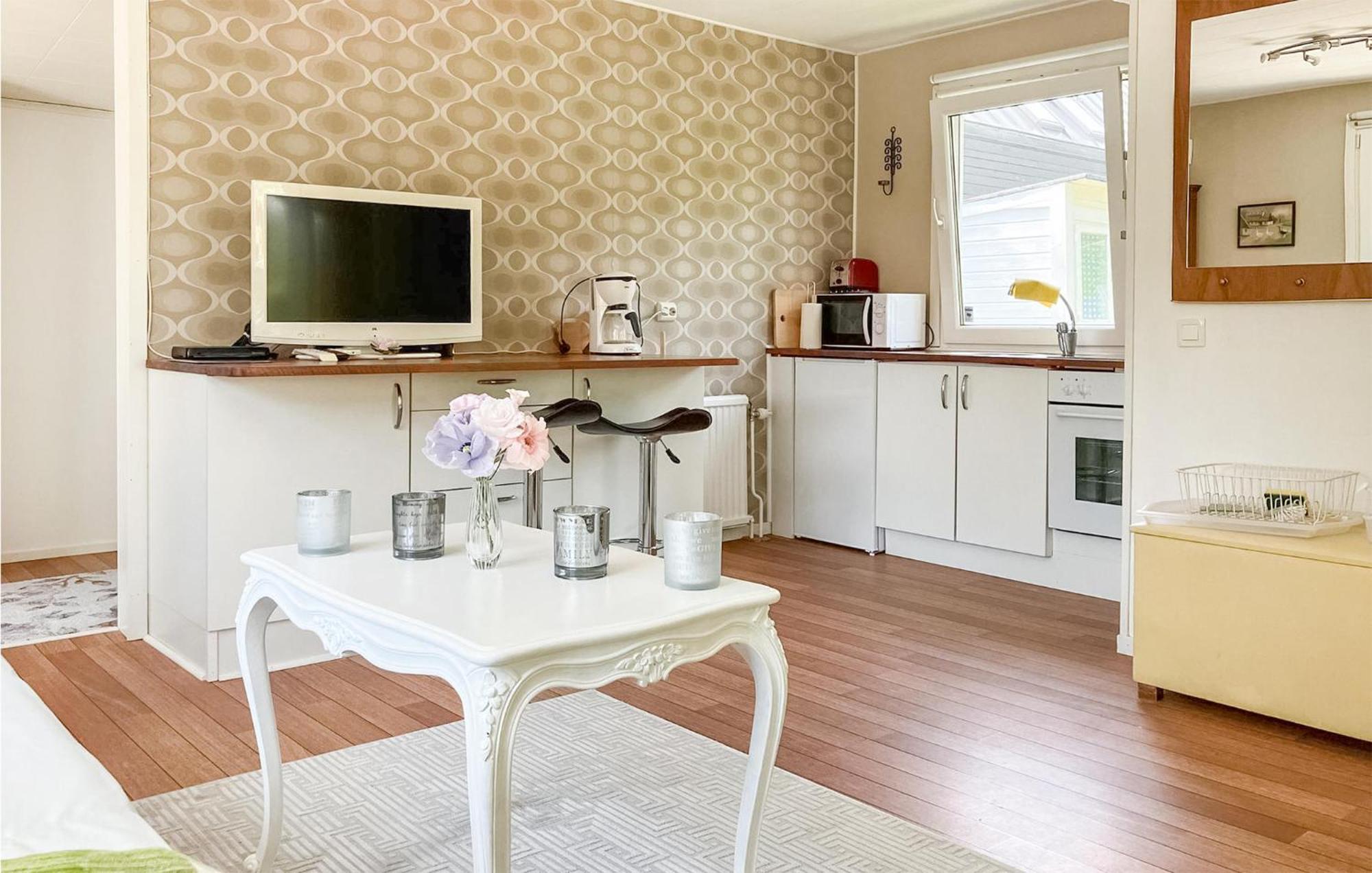 1 Bedroom Amazing Home In Hoellviken Bagian luar foto