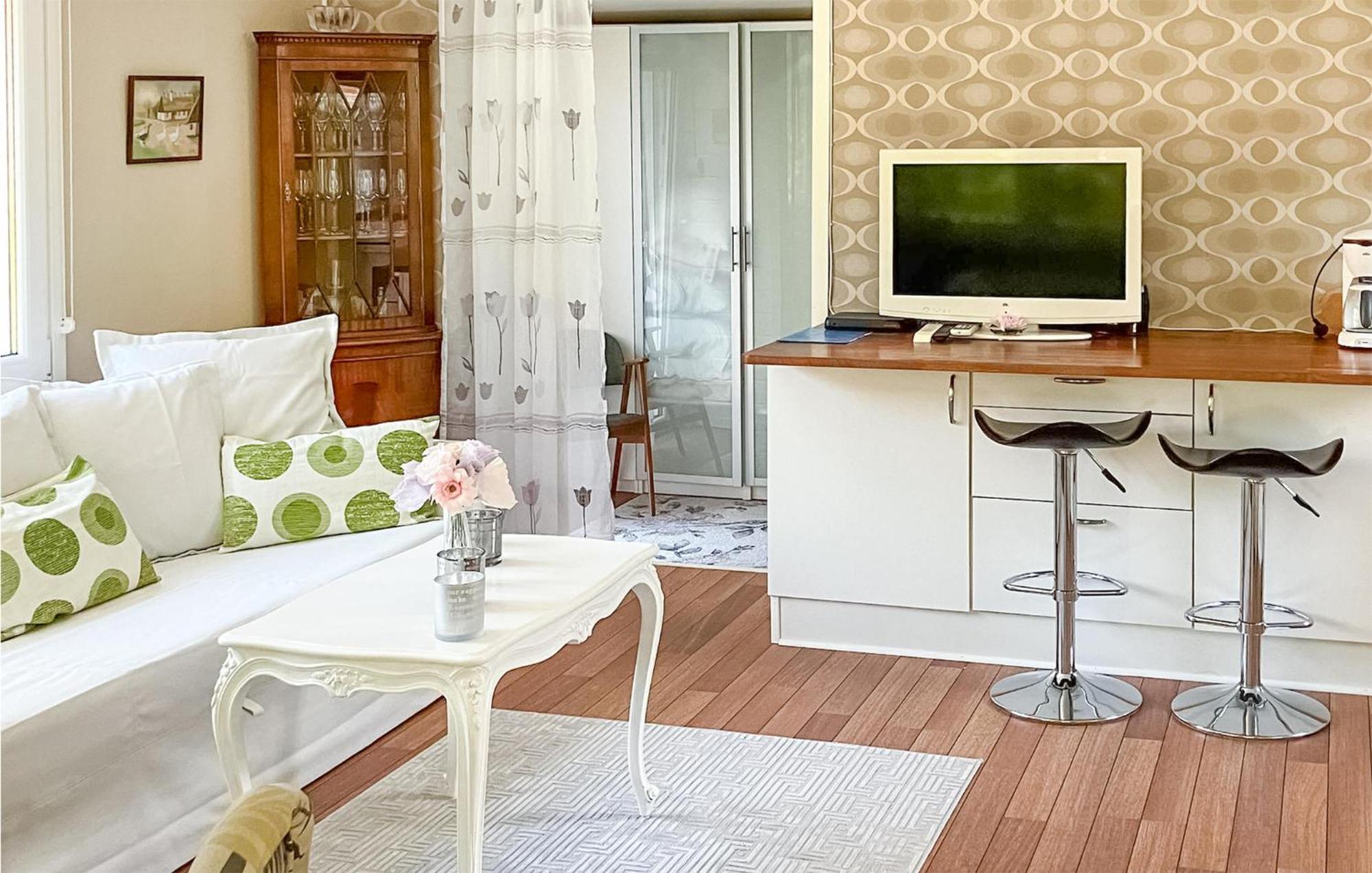 1 Bedroom Amazing Home In Hoellviken Bagian luar foto